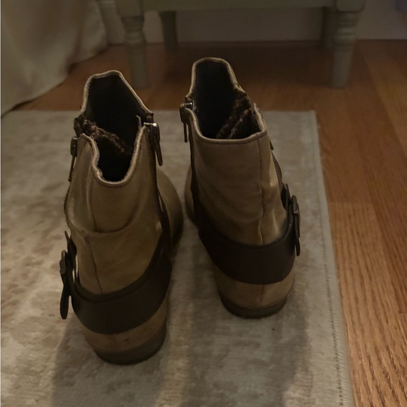 Short brown boot - Picture 3 of 6